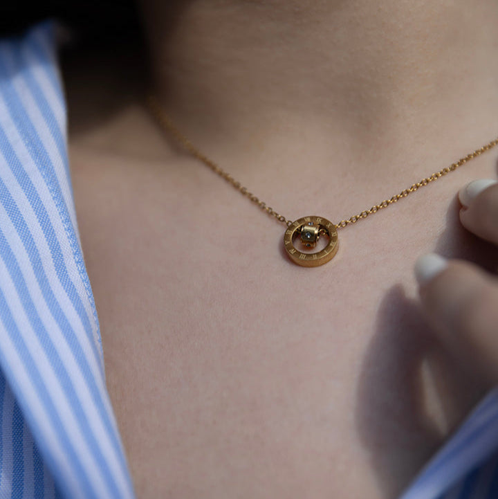 Glimpse Necklace