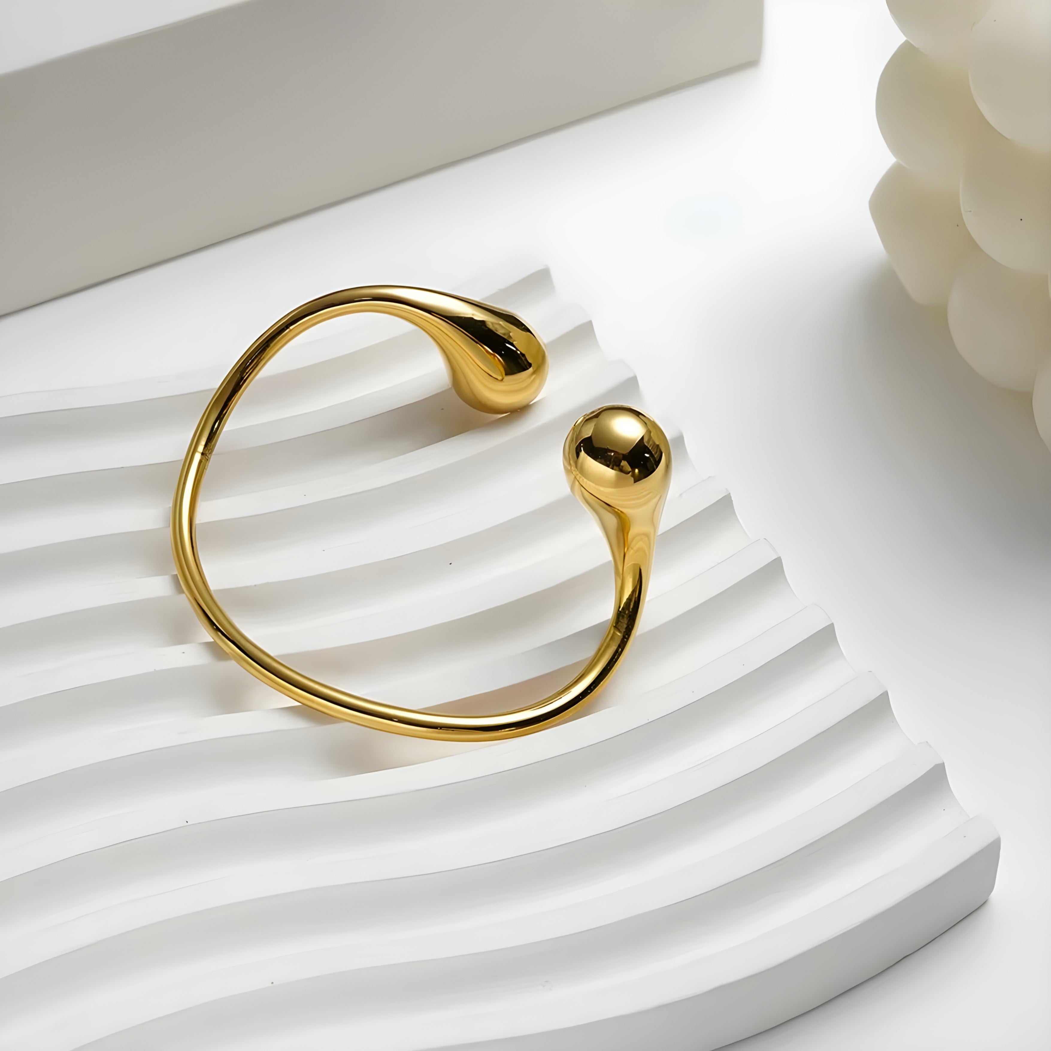 Irregular Cuff Gold Bracelet Nova