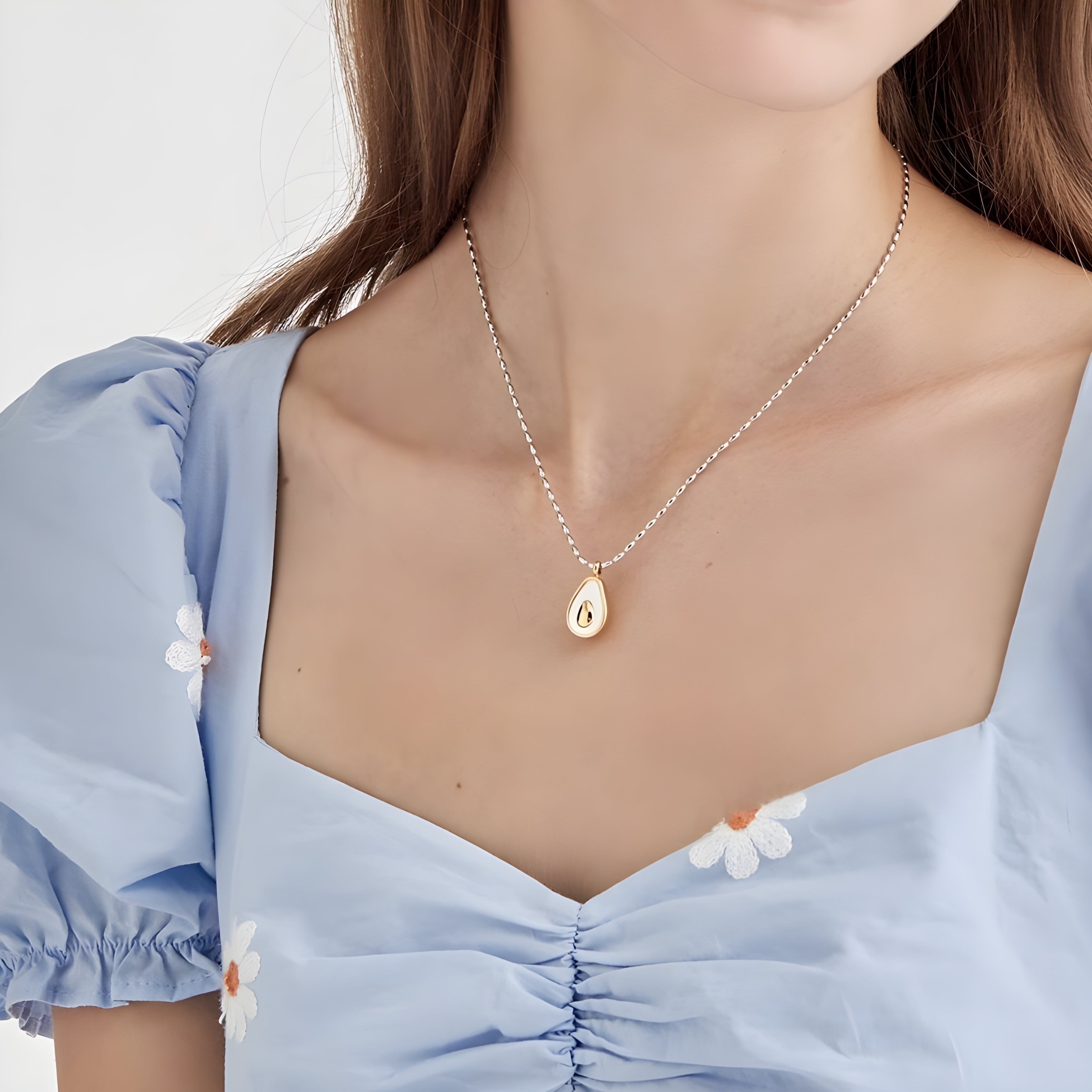 Avya Necklace