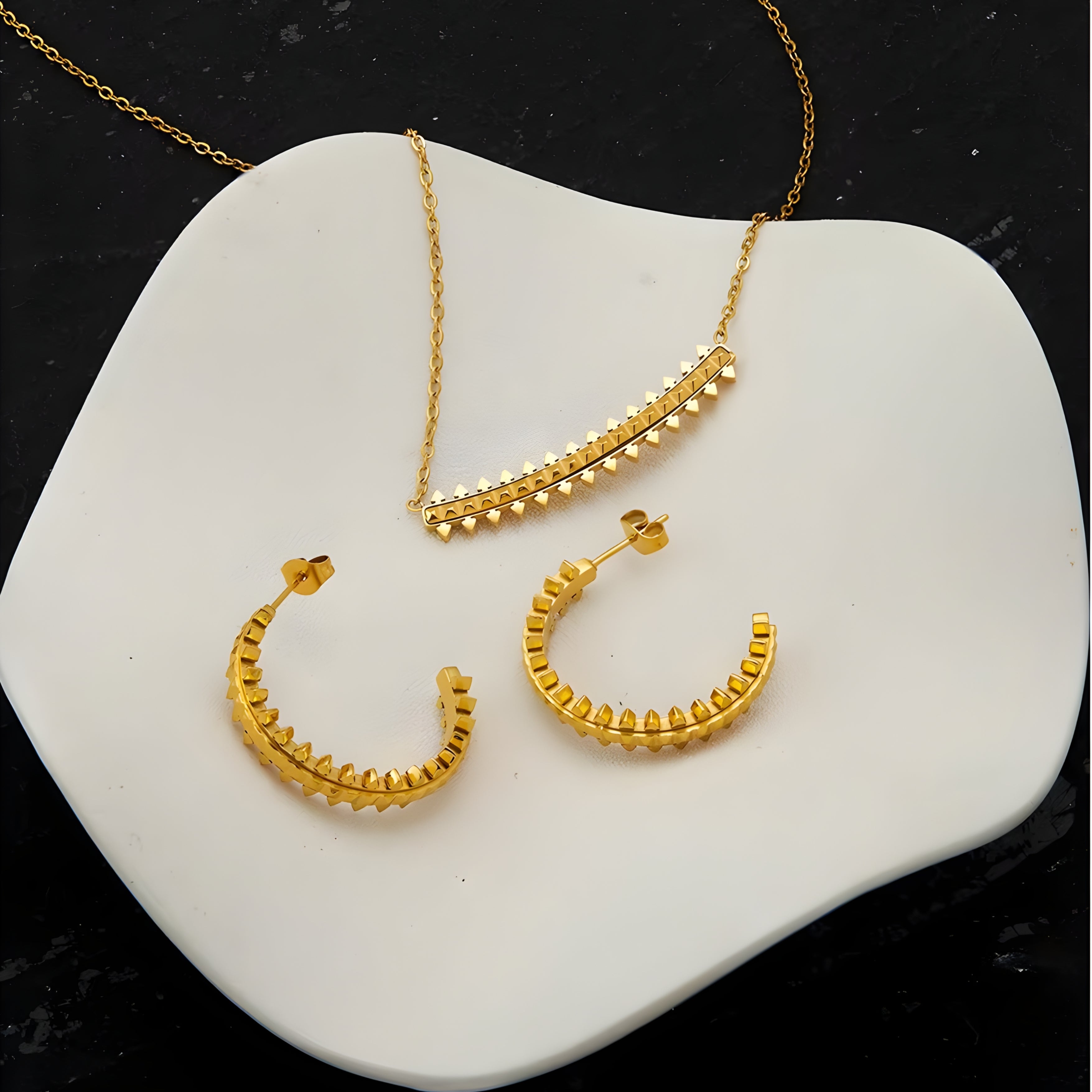 Spike Bar Necklace