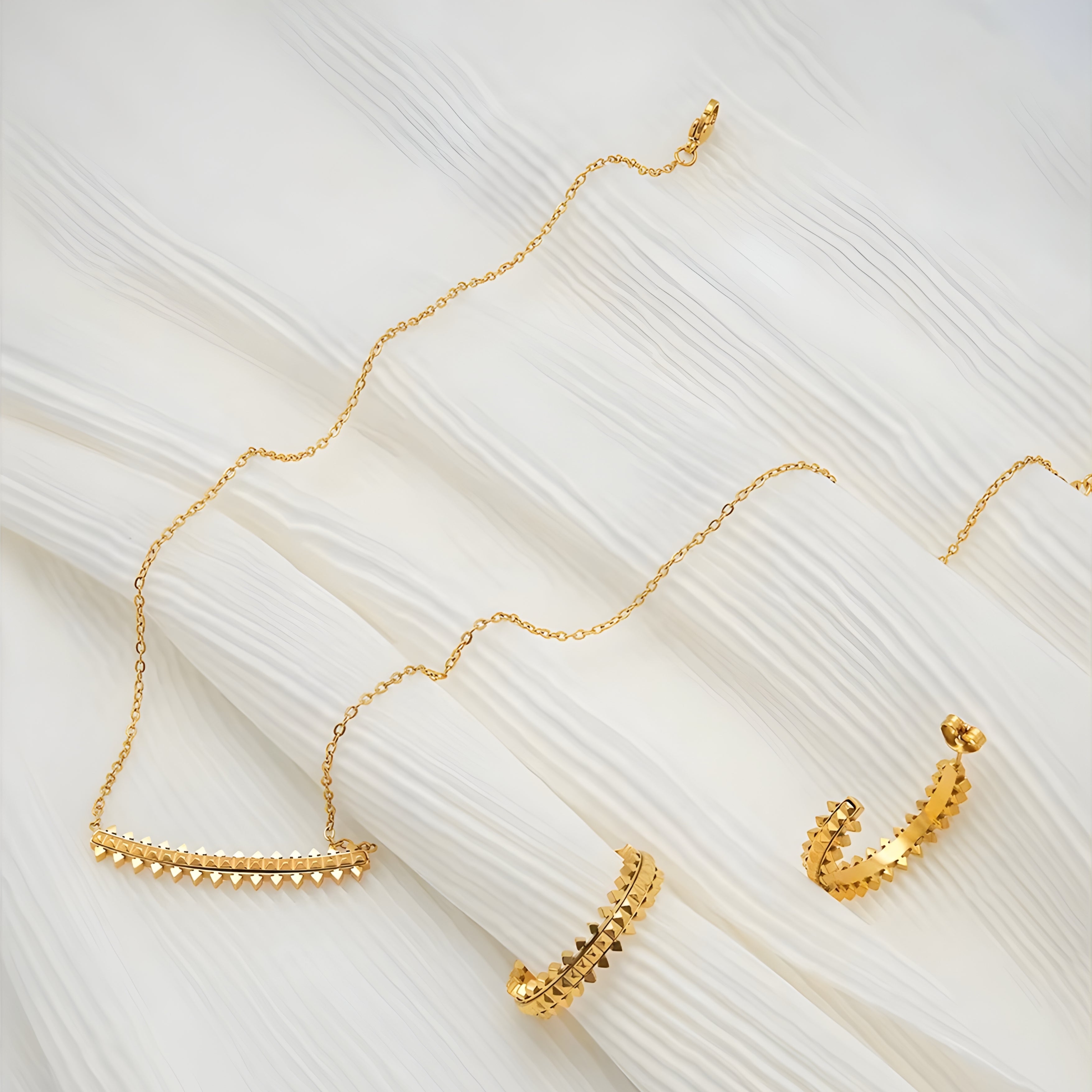 Spike Bar Necklace